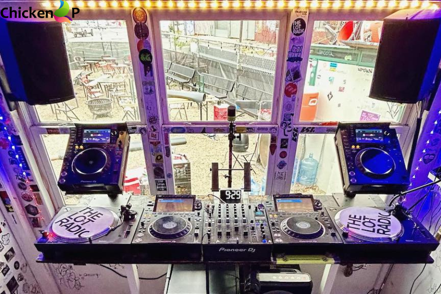 how does the lot radio make money​
