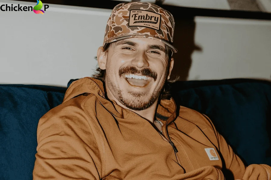 how old is tucker wetmore