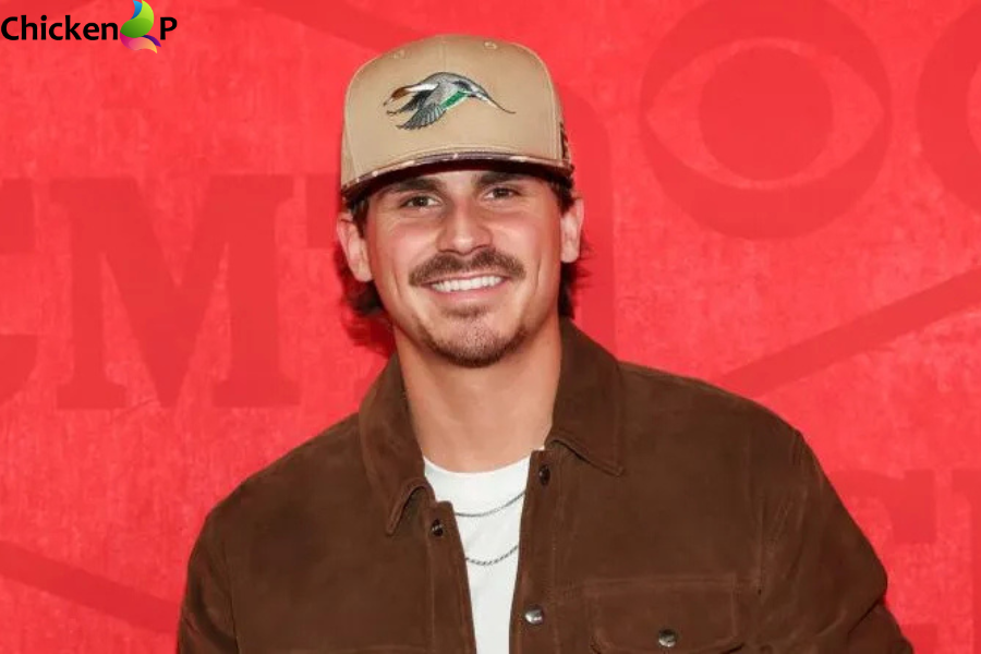 how old is tucker wetmore